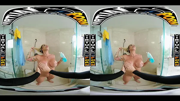 Busty Blonde MILF Robbin Banx Seduces Step Son In Shower คลิปดีๆ ยอดนิยม