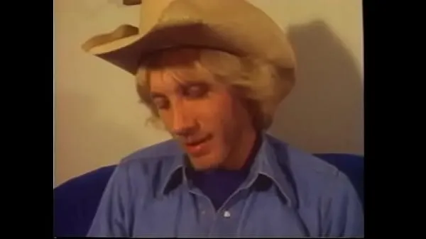 Hotte Cowboy has neen working strenuously for a week and it's time to blow money on worth while like darkhaired beauty Molly with big natural tits fine klip
