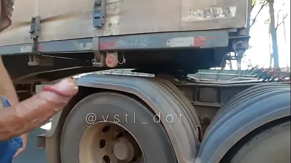 Hotte sucking the truck driver fine klip