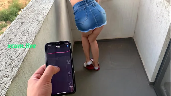 Horúce Controlling vibrator by step brother in public places jemné klipy