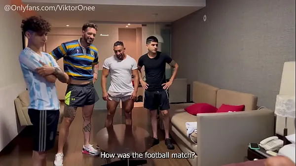 Vroči 4 soccer players break ass fini posnetki