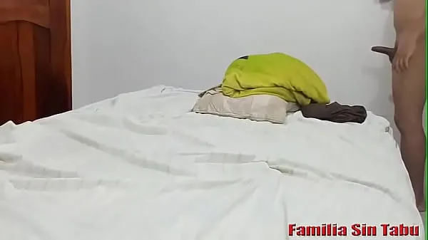I will never forgive my wife, I catch my wife fucking my own I put my hidden camera and find them in my own bed, my wife's unfaithful bitch cheats on me for a cock bigger than mine. Y Clip hay hấp dẫn