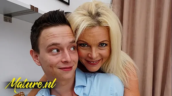 Vroči An Evening With His Stepmom Gets Hotter By The Minute fini posnetki