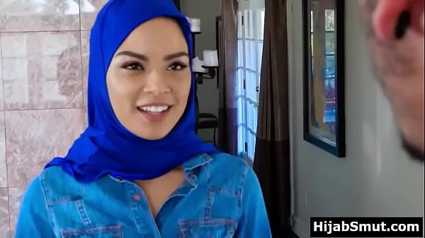 Hot muslim girl threesome banged by movers Klip halus panas