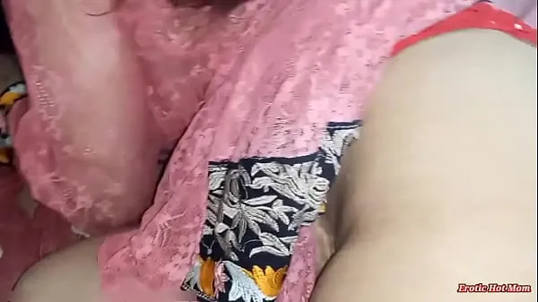 La mia nuova ragazza indiana è molto calda e sexy, posava nuda in camera da letto e mostra la figa e i culi rotondi con il culo strettoClip interessanti