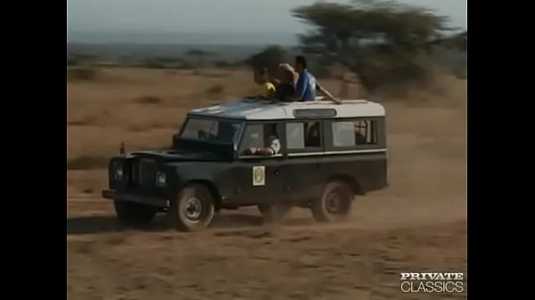 ホットな Yelena Schieffer Enjoys a Gangbang After the Safari 素晴らしいクリップ
