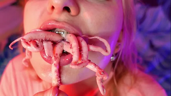Kuumia weird FOOD FETISH octopus eating video (Arya Grander hienoja leikkeitä