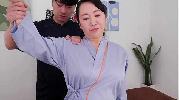 ホットな A Big Boobs Chiropractic Clinic That Makes Aunts Go Crazy With Her Exquisite Breast Massage Yuko Ashikawa 素晴らしいクリップ