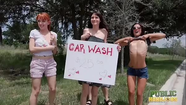 Vroči PublicHandjobs - Get wet and wild at the car wash with bubbly Chloe Sky and her horny friends fini posnetki