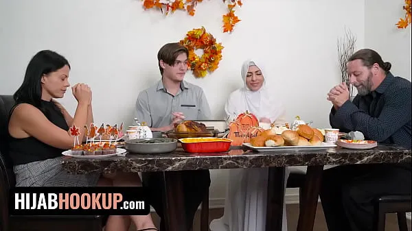 Muslim Babe Audrey Royal Celebrates Thanksgiving With Passionate Fuck On The Table - Hijab Hookup مقاطع رائعة