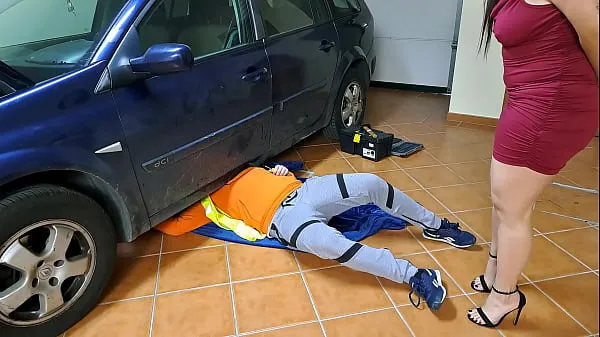 Hot Horny wife fucks the mechanic fine Clips