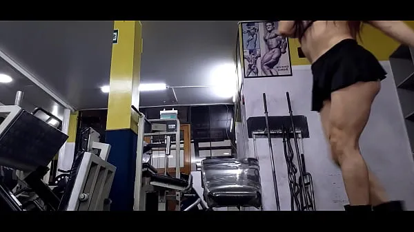 Hot THE STATUELY MILF TRAINER GIVES PÚPILO CALENTON A GREAT FACESITTING AT THE GYM fine Clips
