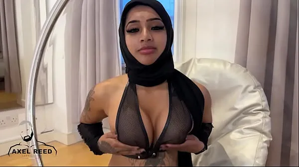 Heta ARABIAN MUSLIM GIRL WITH HIJAB FUCKED HARD BY WITH MUSCLE MAN fina klipp