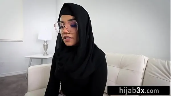 Hot Nerdy Big Ass Muslim Hottie Gets Confidence Boost From Her Stepbro fine Clips