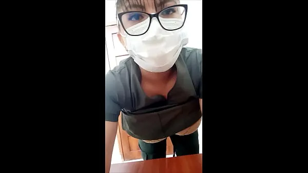 Hotte video of the moment!! female doctor starts her new porn videos in the hospital office!! real homemade porn of the shameless woman, no matter how much she wants to dedicate herself to dentistry, she always ends up doing homemade porn in her free time fine klip