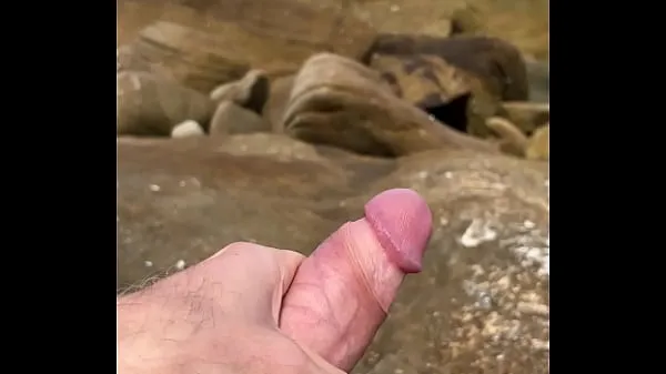 Big Aussie cock at werrong nude beach Klip halus panas