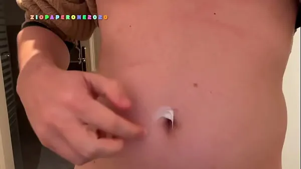 Hotte Ziopaperone2020 - BODY CARE - I rub moisturizer on my belly button fine klip