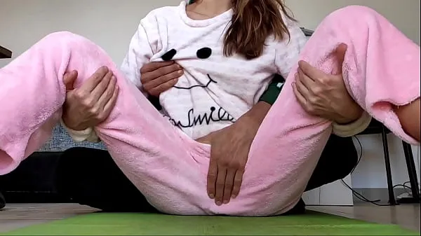 热asian amateur real homemade teasing pussy and small tits fetish in pajamas细夹