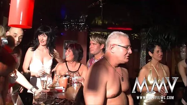 Sıcak MMV Films wild German mature swingers party güzel Klipler